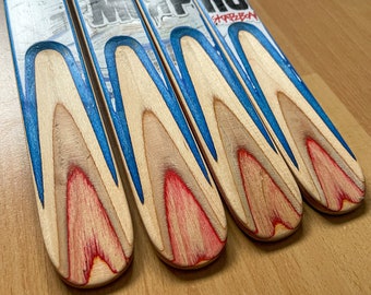 Shoe horn / shoe horn made from recycled skateboards