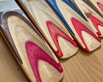 Shoe horn / shoe horn made from recycled skateboards