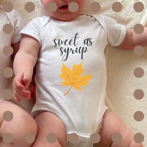 Süß wie Sirup, Strampelanzug, Ahornsirup Baby Outfit, lustiges Baby Shirt, Baby Geschenk
