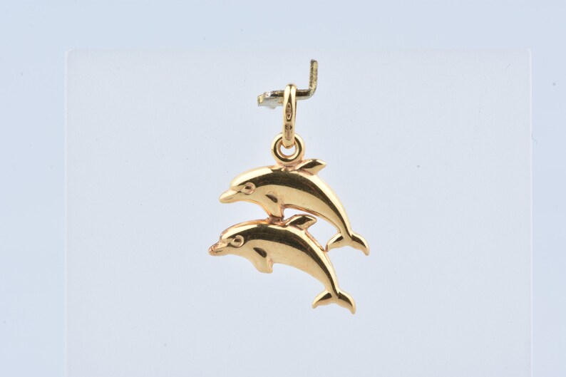 Two dolphin pendant in 9 carat yellow gold with beaker.