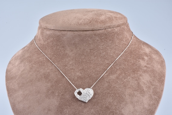 Heart necklace and pendant set with pavement of 66