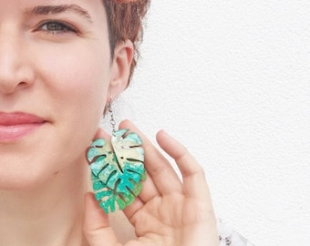 Boucle d’oreille Monstera leaf drops - Boucles d’oreilles en feuille tropicale - Bijoux tendance - Bijoux Rockabilly Monstera - Boucle d’oreille fantaisie - Boucles d’oreilles cool