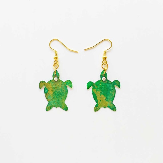 Tiny Turtles earrings - Sea lovers earrings - Trending jewelry - Green turtles jewelry - Sea turtles - Novelty baby turtles earrings