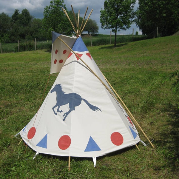Tipi Tepee  Tipitent  painted with horses or buffalo like American Indians - without poles