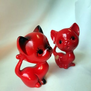 Love cats - three pretty kittens for cat lovers Vintage Mid Century ceramic animal figurines red
