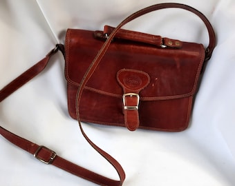 Bolsa feminina com alça de couro vintage