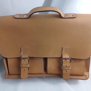 valigetta marrone chiaro in robusta pelle, usata vintage DDR