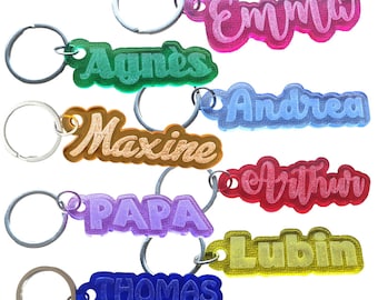 Personalized key ring in acrylic. Engrave your first name or the text of your choice. Translucent and bright acrylic