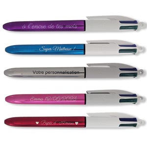 Caneta Brilhante Personalizada de 4 Cores - Presente Ideal para o Escritório, Escola... - 4 Tintas, Corpo Metálico, Gravação Personalizada