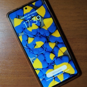 Digitale Tapete für Telefon Gelb-Blau-Herzen, Handy-Tapete, Stand mit der Ukraine und Ukraine-Flaggenfarben
