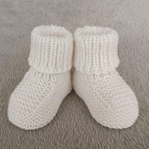 Hand knit white baby booties Сhristening gift Newborn baby girl booties warm New baby gift booties New mom gift Baby slippers