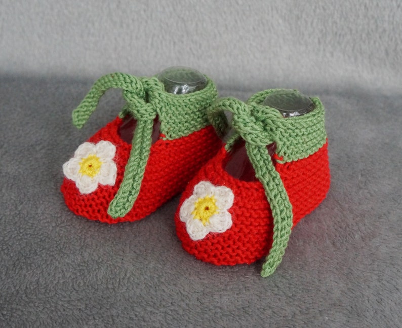 Chaussons Tricotés Main Pour Nouveau-Né Fille - Pointure 3-12 Mois Rouge Et Vert (Neufs)