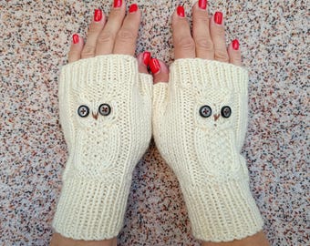 Hand knit ivory fingerless gloves for women | Warm owl cable mittens | Wool acrylic blend wrist warmers | Cozy winter gloves