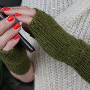 Green knit fingerless gloves wrist warmers Typing fingerless mittens green olive Hand knitted mitts women Gaming mittens Hand arm warmers