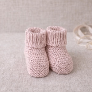 Hand Knitted Baby Booties Beige, Newborn Knit Booties, Neutral Baby Shoes, Minimalist Baby Gift, Baby Shower Gift