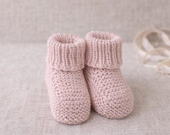 Hand Knitted Baby Booties Beige, Newborn Knit Booties, Neutral Baby Shoes, Minimalist Baby Gift, Baby Shower Gift