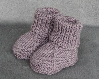 Gender neutral baby gift Newborn booties Hand knitted infant baby booties Newborn slippers Baby shower gift Pregnancy announcement