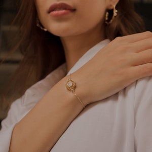 Floral Oval Gold Bracelet with milk glass, Floral Bracelet, Oval Colorstone Bracelet, Gemstone Bracelet