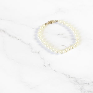 White Pearl Beads Filigree Clasp Bracelet, Vintage Pearl Bracelet, Fish Hook Bracelet, Vintage Jewelry, Wedding Bracelet, Bridal Bracelet image 2