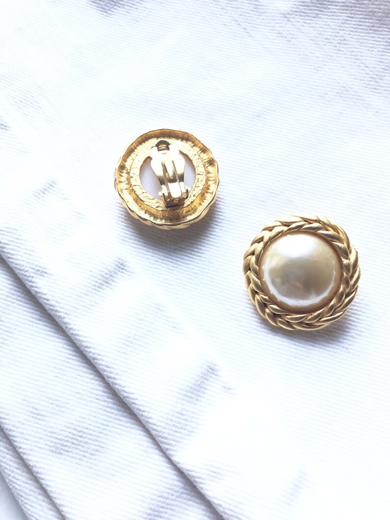 Vintage Jewelry Premier,USA Encircled Pearl Gold Statement Earrings Clip On Earrings Vintage Earrings Pearl Earrings