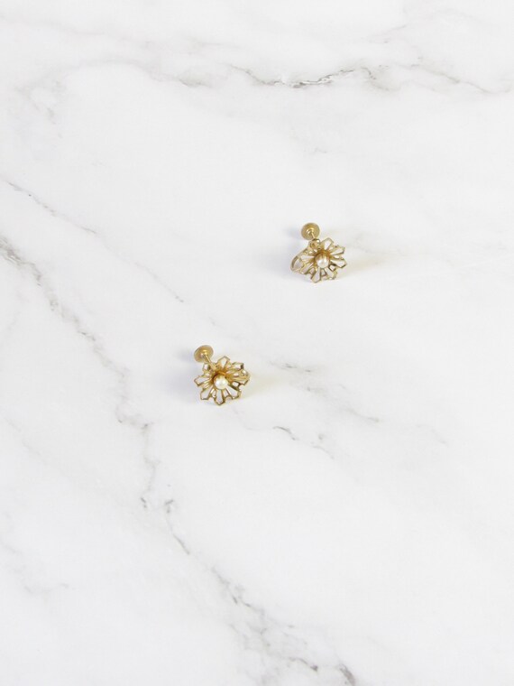 Daisy Pearl Gold Toned Earrings, Vintage Gold Ear… - image 3