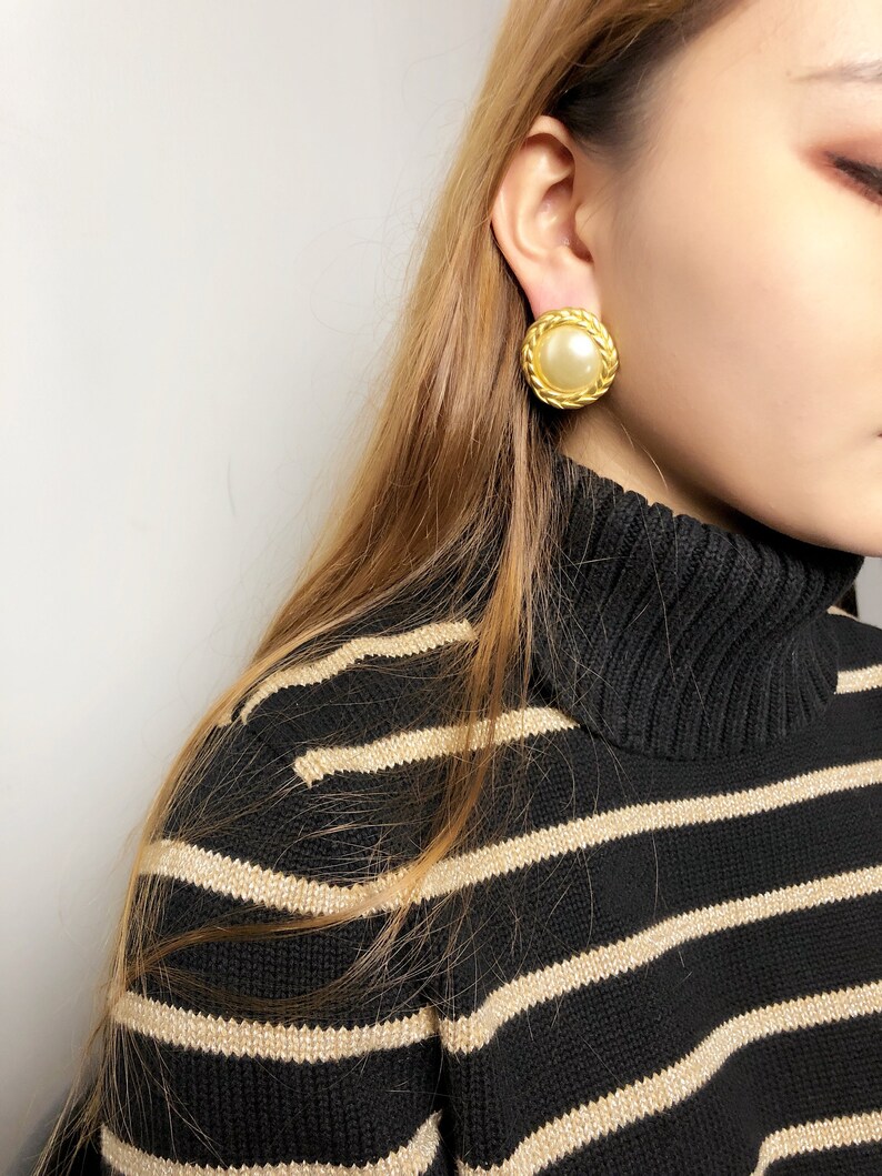 Vintage Jewelry Premier,USA Encircled Pearl Gold Statement Earrings Clip On Earrings Vintage Earrings Pearl Earrings