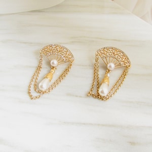 Brisé Fans Pearl Earrings with Chain, Gold Earrings, Pierced Earrings, Stud Earrings, Fan Earrings, Statement Earrings, Pearl Earrings