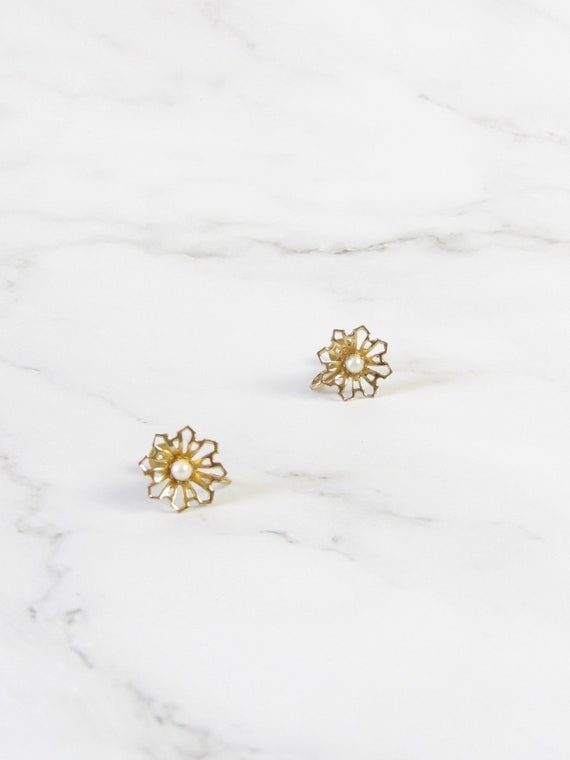 Daisy Pearl Gold Toned Earrings, Vintage Gold Ear… - image 2