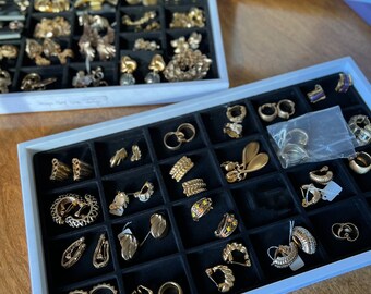 Lot De Bijoux Vintage Dorés Rétro - Clips D'oreilles Fantaisie - Pour Costume Ou Déguisement - Occasion