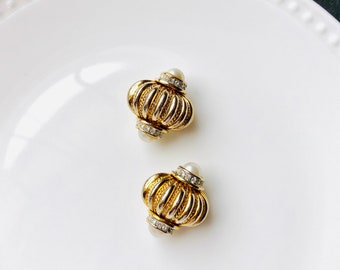 Vintage Pearl Gold Statement Earrings | Vintage Earrings | Gold Earrings | Clip On Earrings | Vintage Jewelry | Pearl Earrings