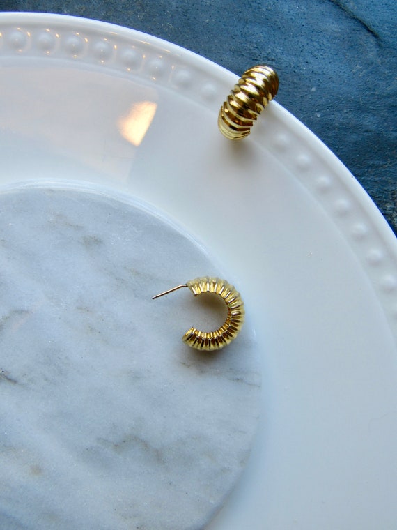 Vintage Textured Gold Hoop Earrings | Vintage Gol… - image 1