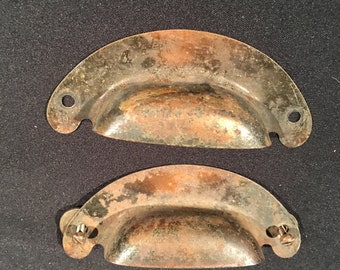 2 34 inch centres ribbed bin pulls shell handles P1832 Weathered shell pulls