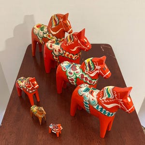 The Mighty Dala Horses - All Sizes!  All Dala!  All The Time!!!