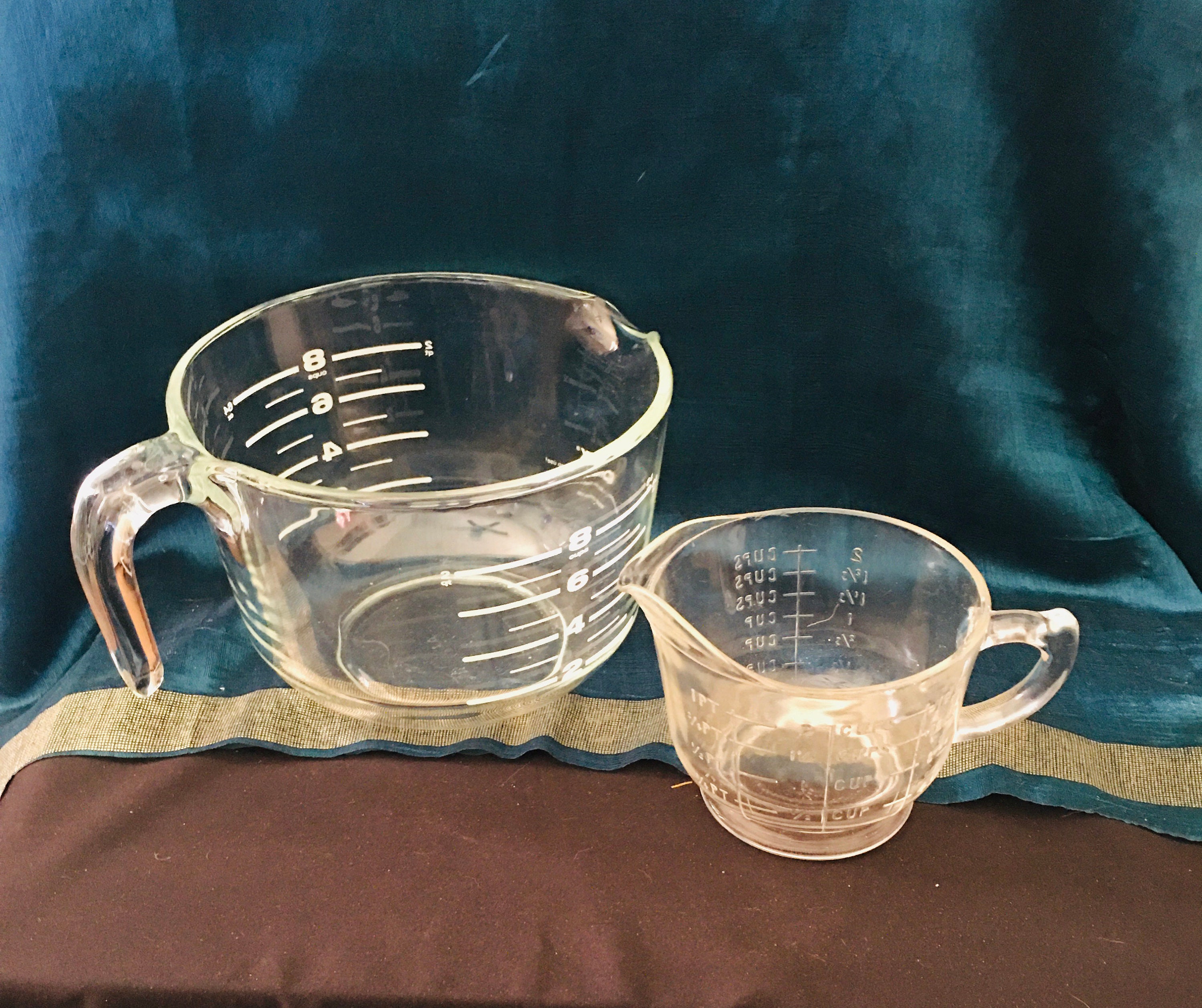 VINTAGE PYREX 2 QT. 8 CUP LARGE GLASS MEASURING CUP WITH HANDLE, MADE IN USA