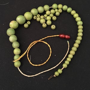 Graduated Bead Necklace - Bakelite Necklace (Needs restringing)