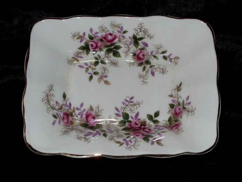 Royal Albert Lavender Rose Pattern Bone China England Candy Dish Sweet Meat Dish Trinket Dish Unique Christmas Birthday Anniversary Gift