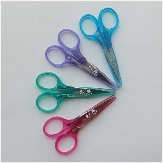 Scissors (4), small and sharp, for embroidery