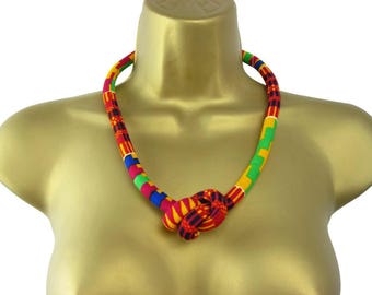 Collar de nudo de tela de cera kente africano, joyería étnica, joyería tribal de la declaración