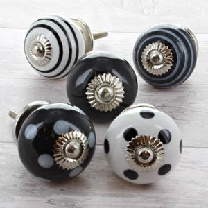 G Decor Handcrafted & Hand-Painted Ceramic Cabinet Knob In Black