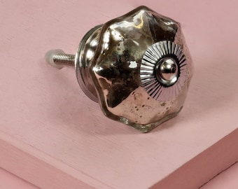 Perillas de puerta de flor de vidrio de mercurio de cromo plateado Arlo de G Decor