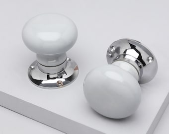 G Decor Perfect Edit: Manijas de puerta de embutir de cerámica gris claro para puertas interiores giratorias con base cromada