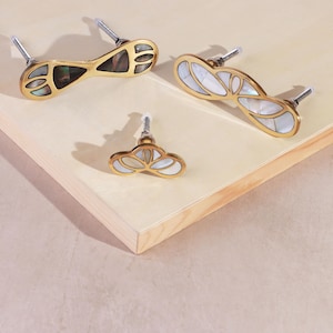 G Decor Papillon Royale Handcrafted Mother of Pearl & Brass Decorative Cabinet Pull Handle