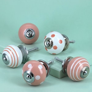 G Decor Handgefertigter und handbemalter Keramikschrankknopf in Pastellrosa