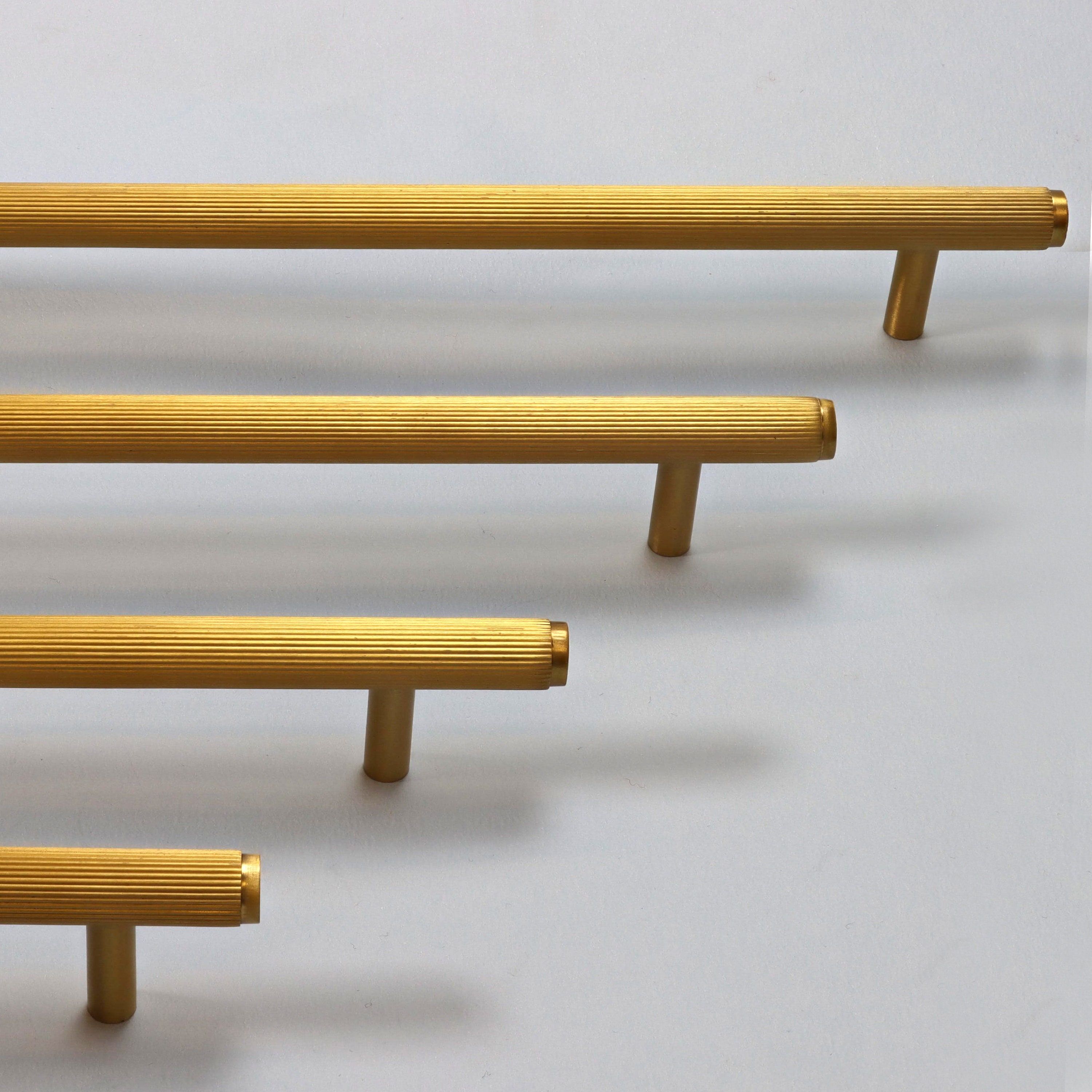Tirador mueble INSPIRE amarillo / dorado distancia entre eje 128 mm