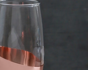 Servizio di 12 bicchieri da champagne in cristallo con merletto in colore oro. | Art La Rosa