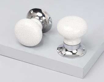G Decor Crackle Glaze handgemaakte witte keramische insteekdeurkrukset – Draaiknoppen met chromen basis voor binnen- en slaapkamerdeuren