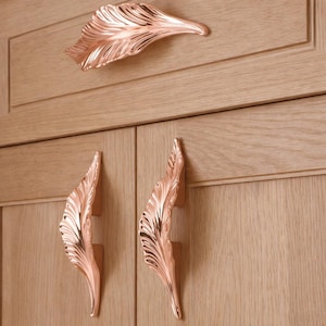 G Decor Small Naturalé No.02 Geschnitzter Möbelgriff aus Roségold, Links & Rechts