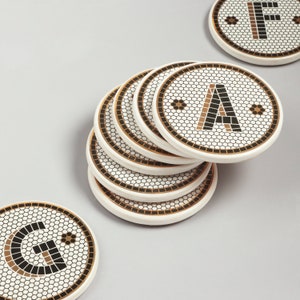 G Decor Pub britannique traditionnel noir et or sous-verres monogramme alphabet édition initiale (protégé par le droit d'auteur)