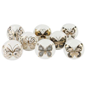 Peut inclure: Ensemble de huit boutons de meubles en céramique blanche. Chaque bouton présente un motif de papillon différent en or et noir. Les motifs de papillons varient en détail, ajoutant une touche décorative.