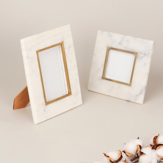 Sammita 4x6 Black & White Picture Frame - Hand Carved Marble